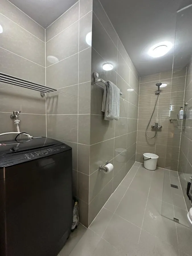 1Br Bgc Uptown Modern Condo Netflix 200Mb Wifi Manila