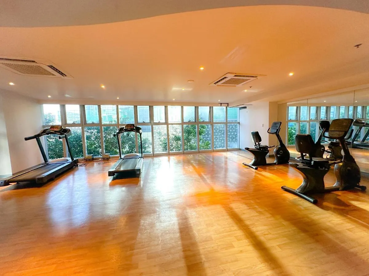1Br Bgc Uptown Modern Condo Netflix 200Mb Wifi Manila Philippines