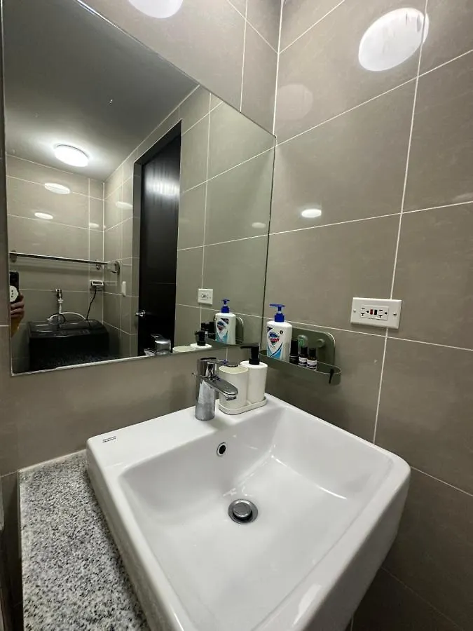 1Br Bgc Uptown Modern Condo Netflix 200Mb Wifi Manila 0*,