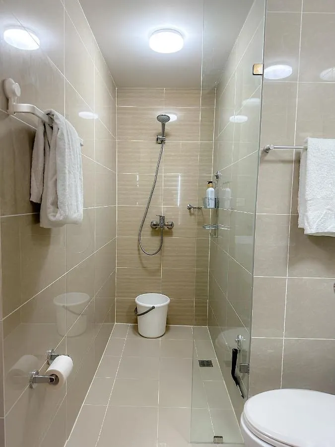1Br Bgc Uptown Modern Condo Netflix 200Mb Wifi Manila Philippines