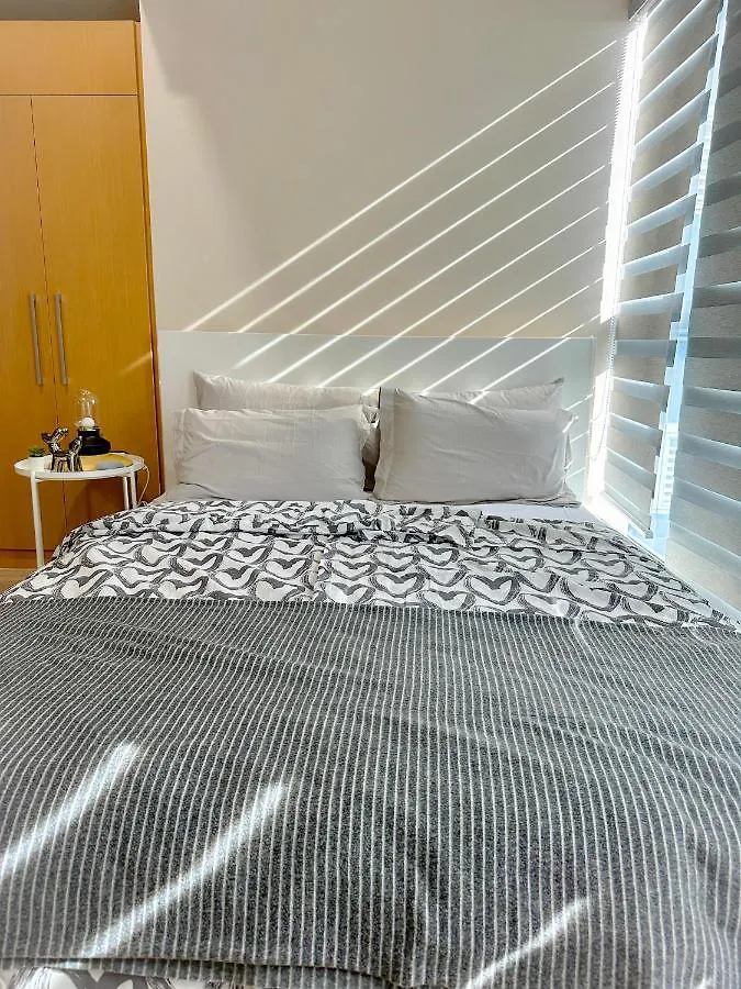 1Br Bgc Uptown Modern Condo Netflix 200Mb Wifi Manila Apartment