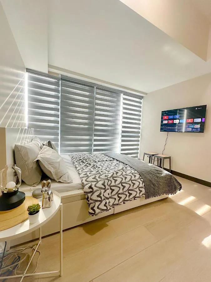 1Br Bgc Uptown Modern Condo Netflix 200Mb Wifi Manila Apartment